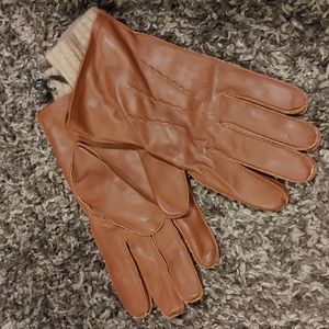 Leather gloves with cashmere lining